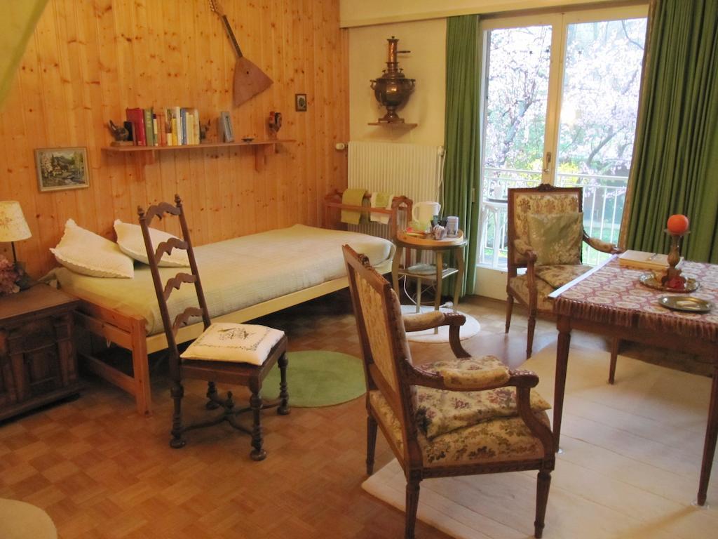 Chez Jean Et Daisy Panzió Riehen Szoba fotó