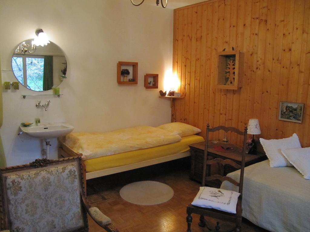 Chez Jean Et Daisy Panzió Riehen Szoba fotó