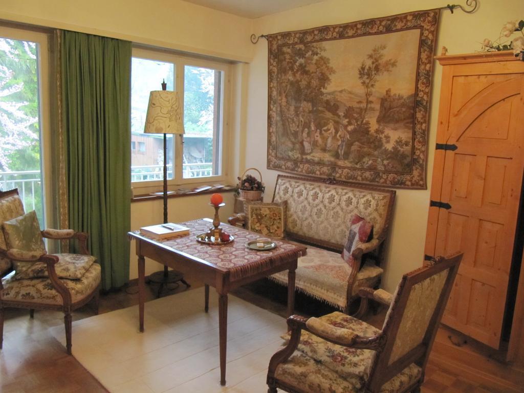 Chez Jean Et Daisy Panzió Riehen Szoba fotó