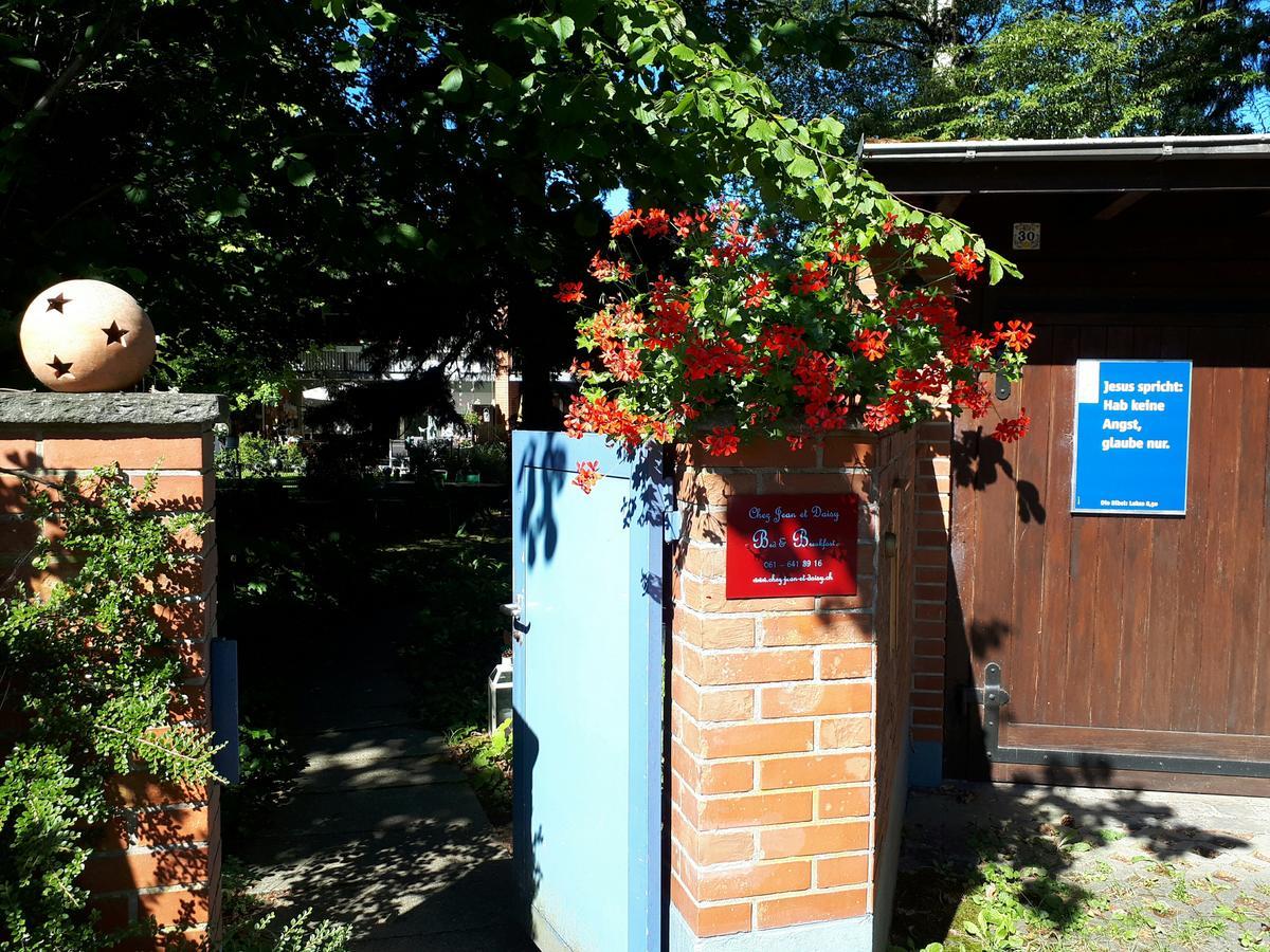 Chez Jean Et Daisy Panzió Riehen Kültér fotó